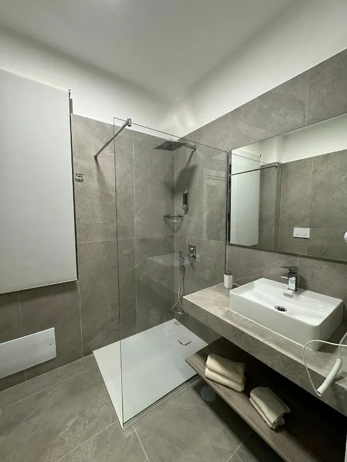 Trentanove Home Neapel Italien